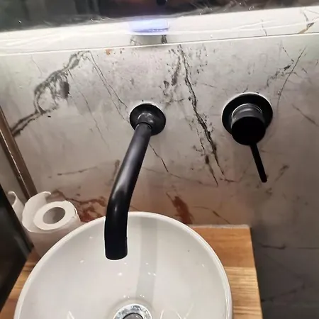 Niesamowita Nowoczensa Kawalerka W Centrum Kmicica Appartamento